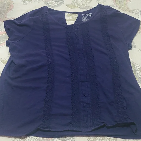 Woman's Top - Picture 5 of 7